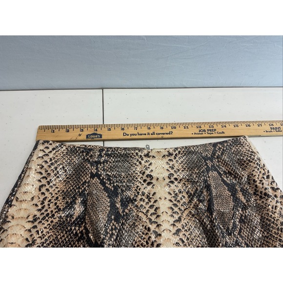Entro Mini Skirt-Size LG shiny Snake Skin Print FALL City Chic office - Picture 7 of 9